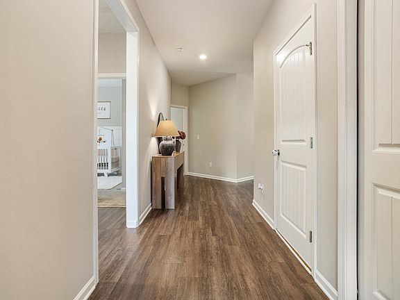 5th image of 385 Sterling Pl