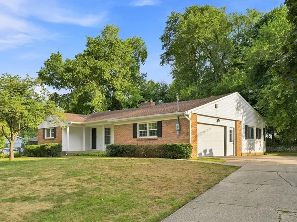 3501 Newcastle Dr SE, Grand Rapids, MI 49508