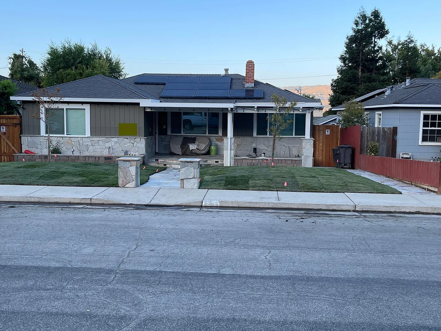 555 Claremont Dr — Photo 3