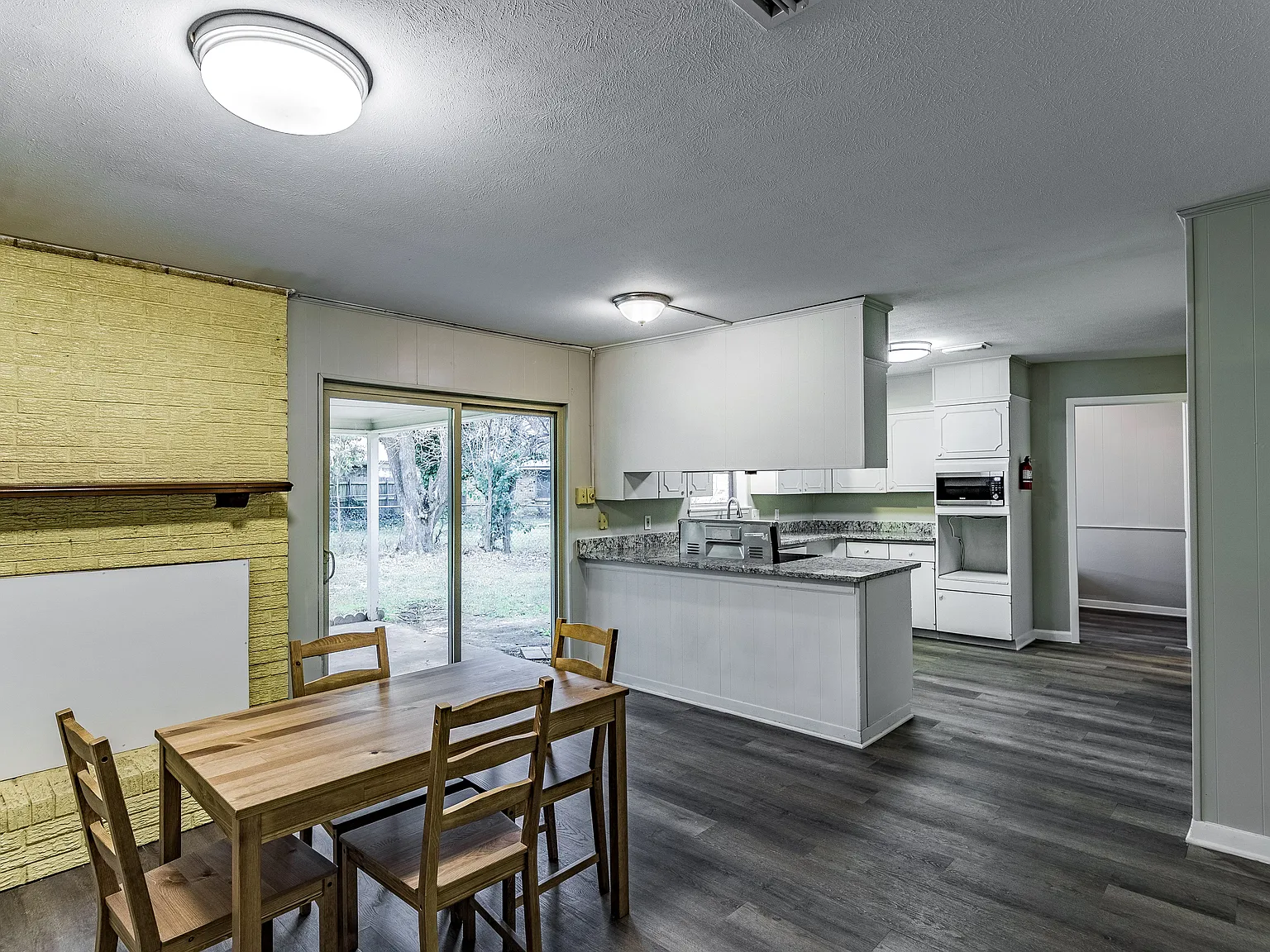 4 bed, 2.0 bath, 1670 sqft, $698 — Photo 4