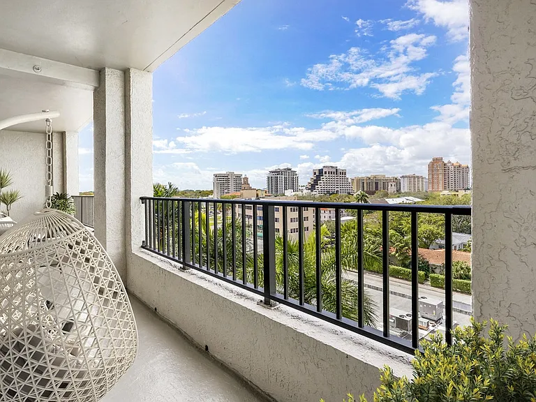 Gables Grand Plaza Apartments — Photo 42
