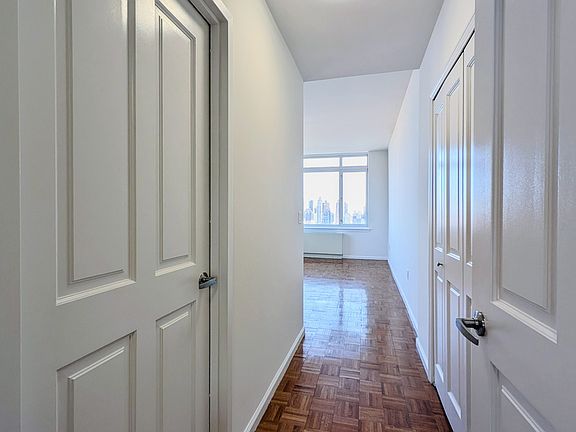 4th image of 350 W 43rd St APT 44D