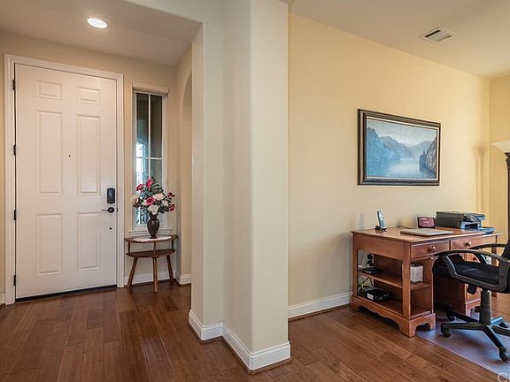 2nd image of 1392 Vicki Ln