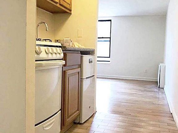 5th image of 317 W 74th St APT 5A