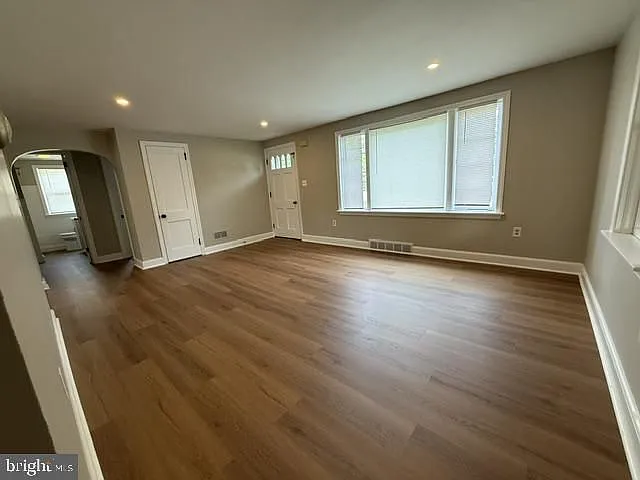 3 bed, 1.0 bath, 1888 sqft, $1,995 — Photo 3