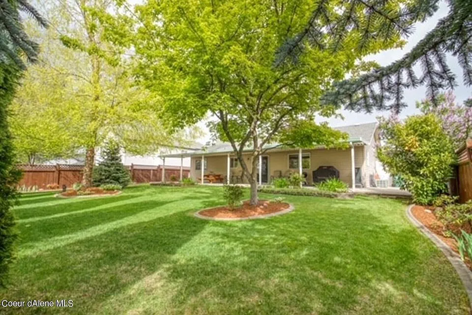 3 bed, 1100 sqft, $1,975 — Photo 3