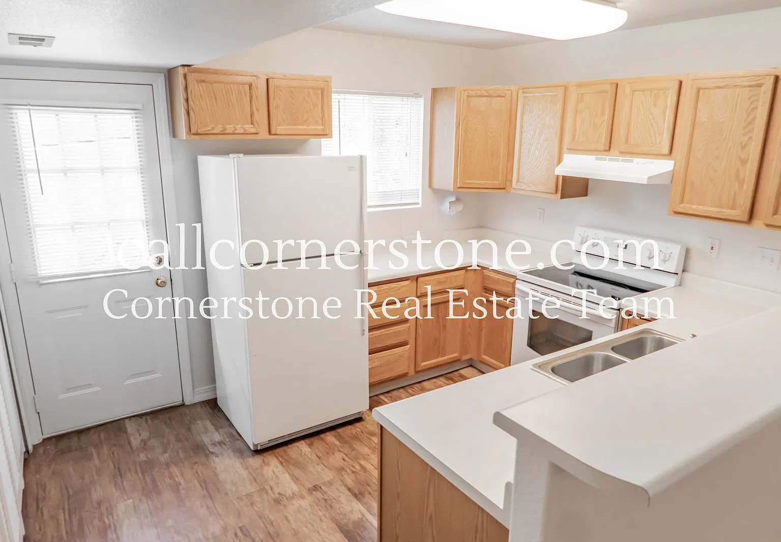 2 bed, 1.5 bath, 1050 sqft, $1,722 — Photo 2