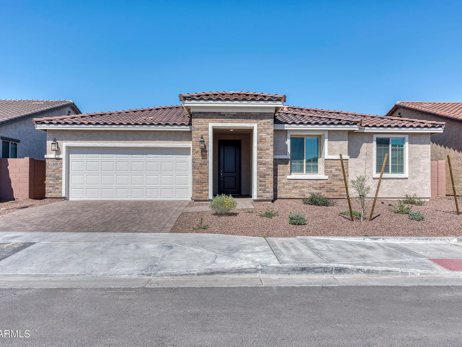4 bed, 2.5 bath, 2026 sqft, $2,299 — Photo 2
