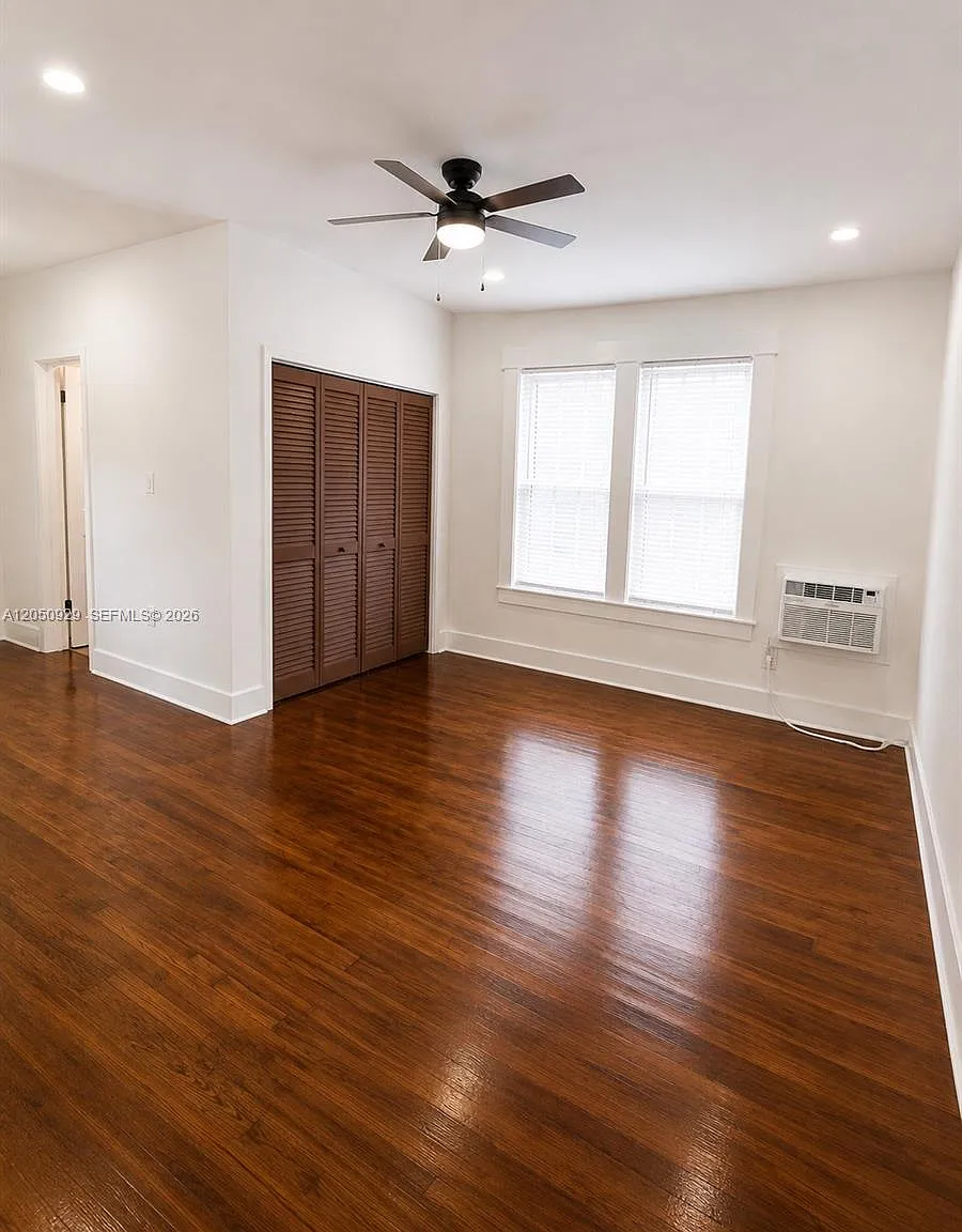 Park Front Condo — Photo 2