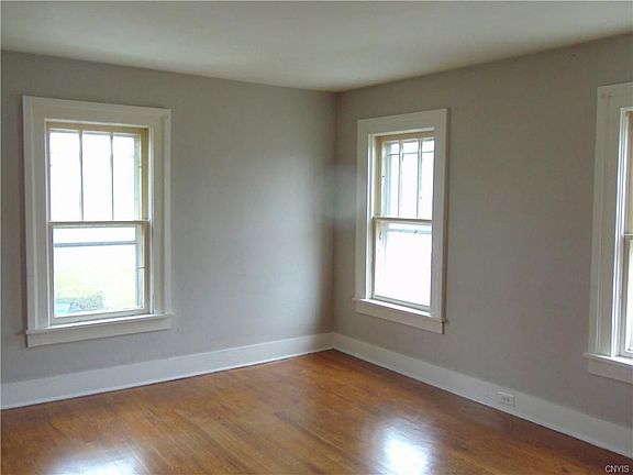 3rd image of 14 Pomeroy St