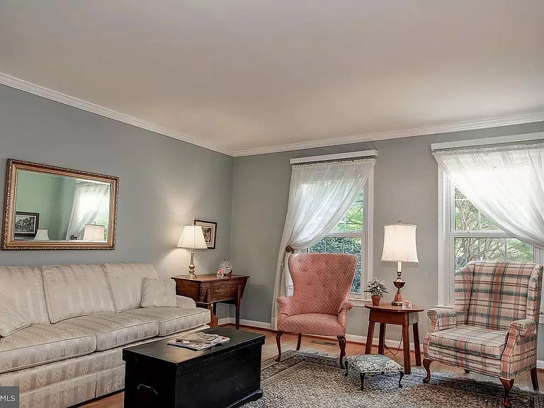 3124 Barnard Ct — Photo 2