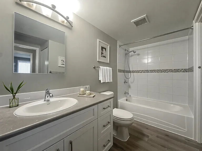 940 Chancellor Dr — Photo 9