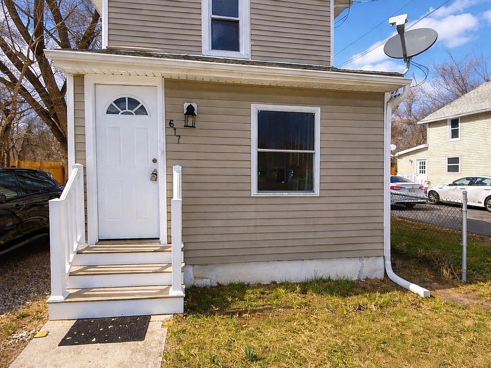 1st image of 617 S New Rd