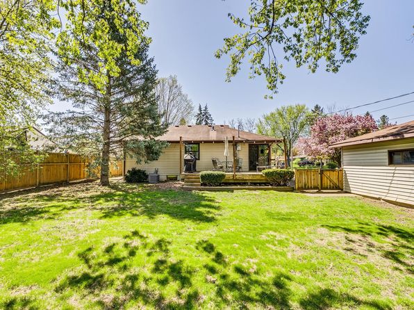 247 County Road C2 W, Roseville, MN 55113