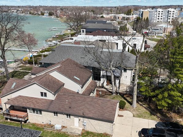 1870 Cass Lake Front Rd, Keego Harbor, MI 48320