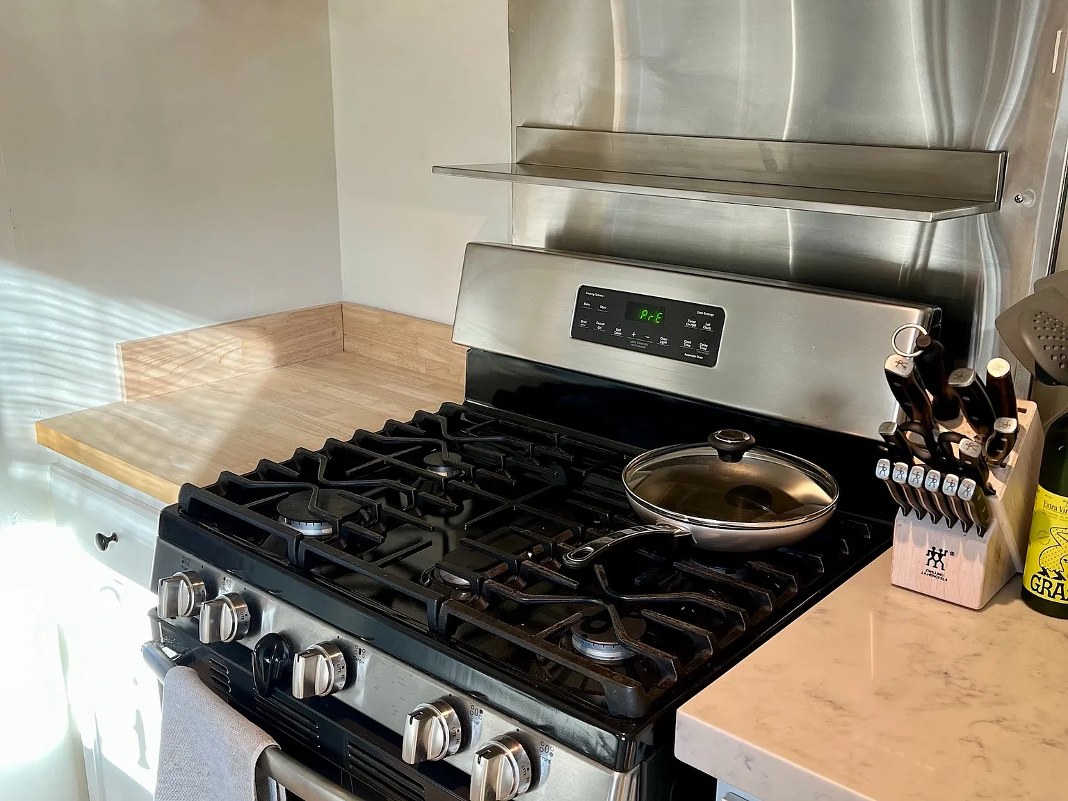 2 bed, 979 sqft, $5,200 — Photo 4