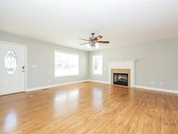 4th image of 1007 Bolton Dr