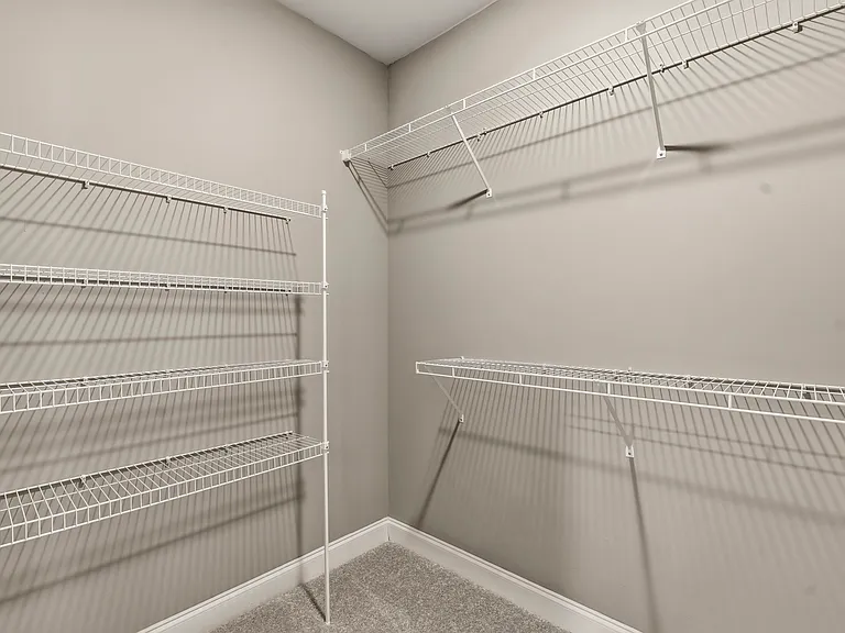 Mount Victor Olde Towne Luxury Apartments — Photo 141