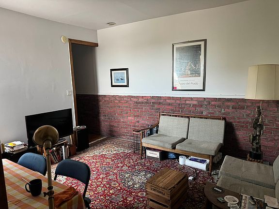 2nd image of 213 17th St #6