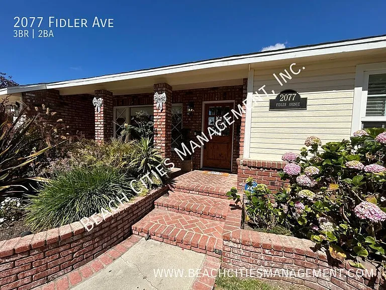 2077 Fidler Ave — Photo 2