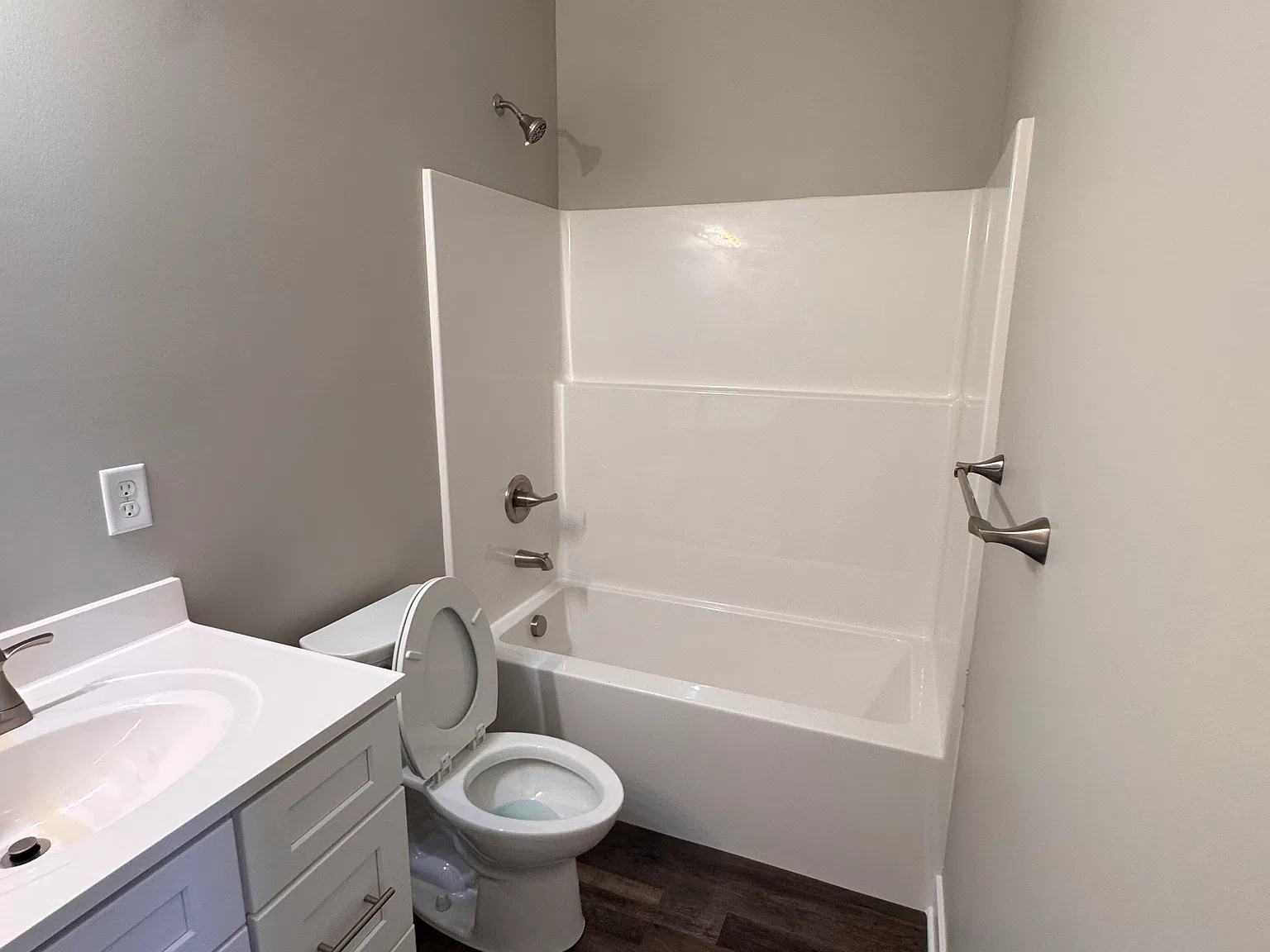 3 bed, 1200 sqft, $2,100 — Photo 3