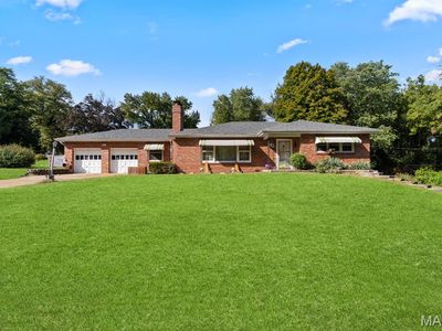 2 Capitol Hill Dr, Saint Louis, MO, 63136