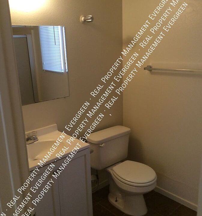 2nd image of 210 S C St