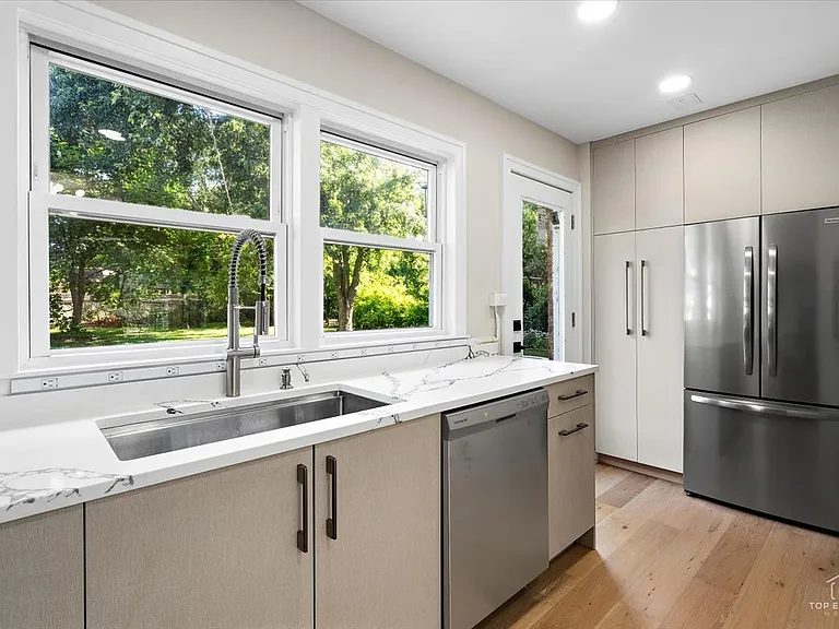 463 Longfellow Ave — Photo 12