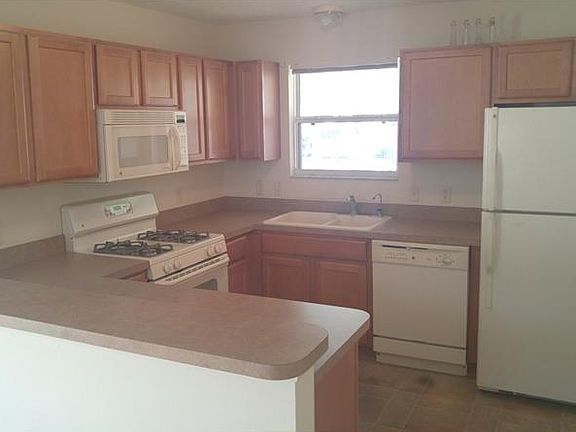 4th image of 822 Eaglemont Ave