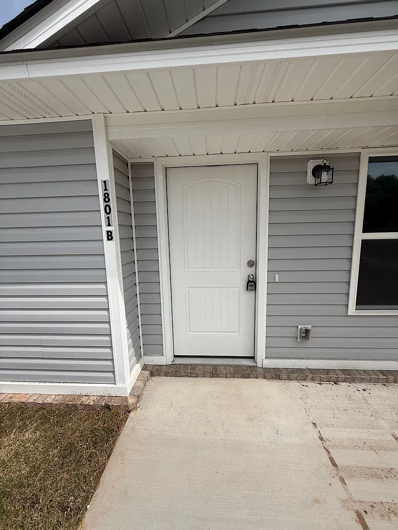 1801 Wirsing Avenue - Duplex — Photo 1