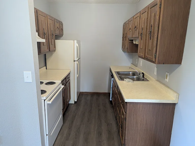 30 Baker St W #8 — Photo 1