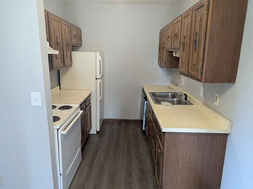 30 Baker St W #8