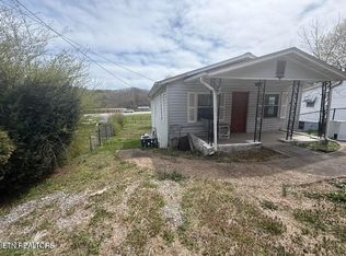 411 Hen Valley Rd, Oliver Springs, TN 37840