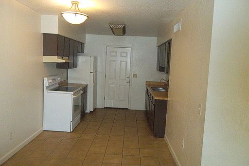 4th image of 2861 N Flanwill Blvd