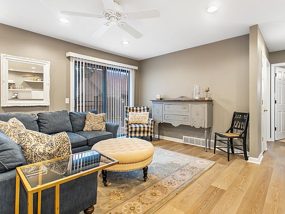 4th image of 846 Brook Village Dr #65