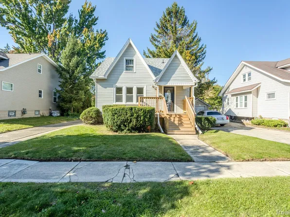 1417 17th St, Port Huron, MI 48060