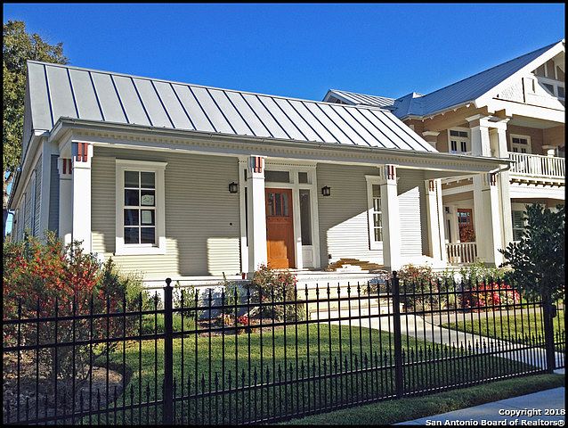 1st image of 323 E Myrtle St