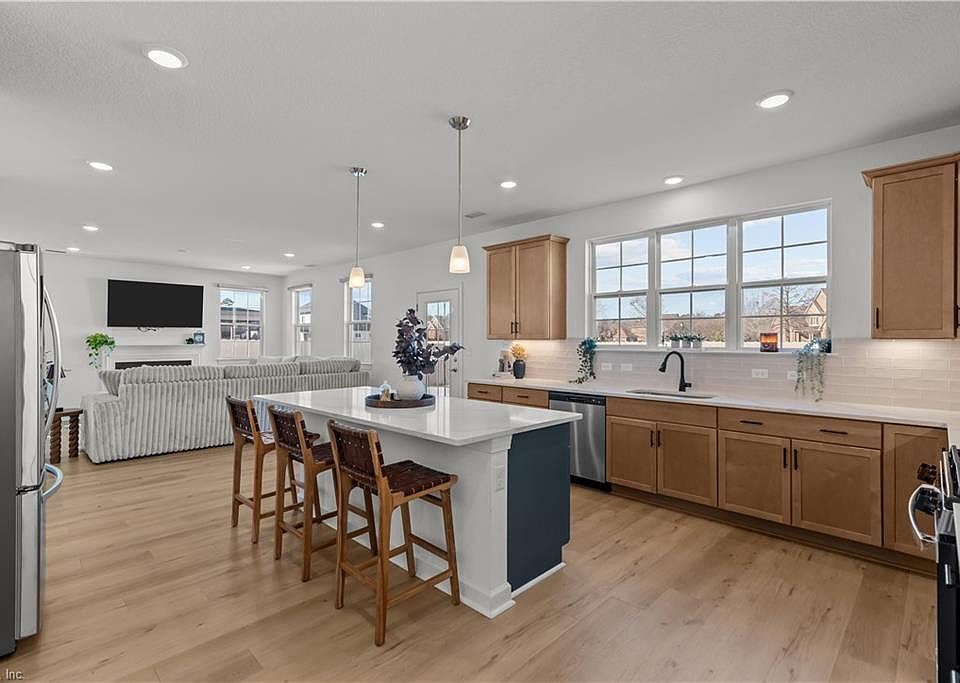 1st image of 421 Middleton Way