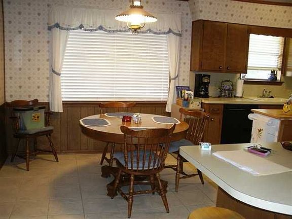 3rd image of 302 Pinehurst Dr