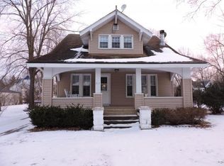 211 W Alfred St, Weyauwega, WI 54983