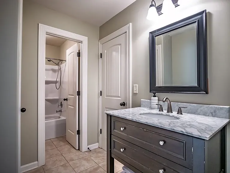 122 Westbury Cir — Photo 5