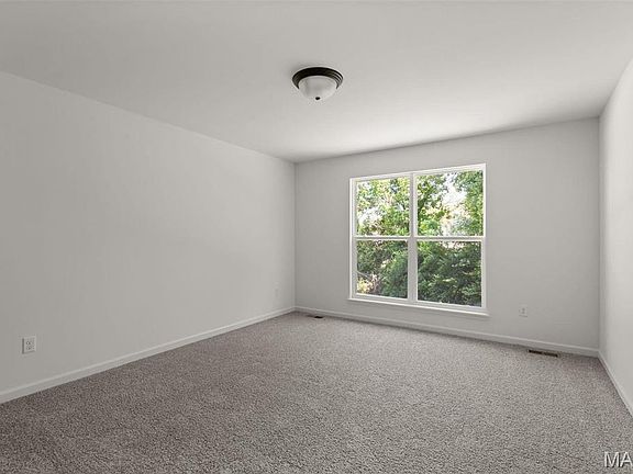 3rd image of 368 Winding Bluffs Ct