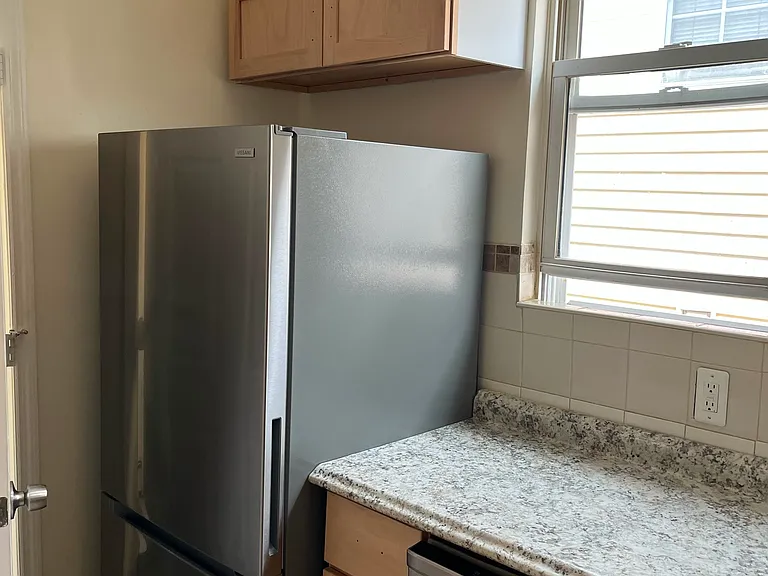 47 Delavan Ave #2 — Photo 25