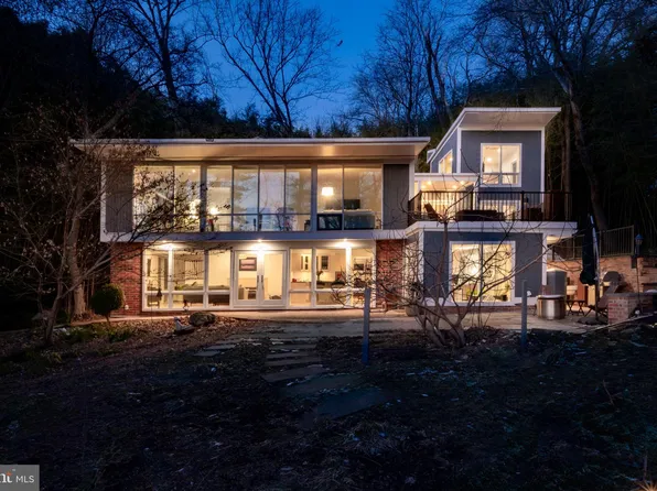 2114 Whiteoaks Dr, Alexandria, VA 22306