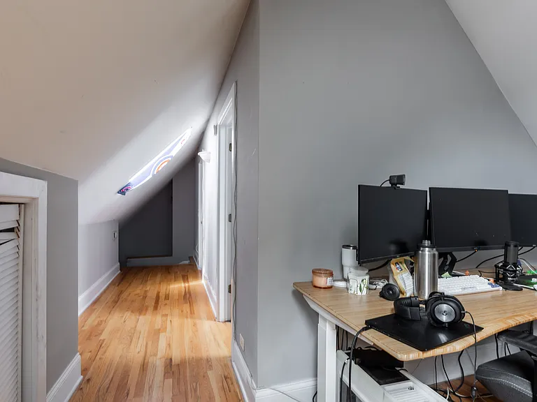 1314 W Roscoe St #1 — Photo 8