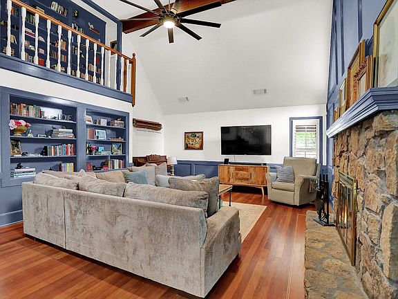 4th image of 2575 Hollyhock Dr