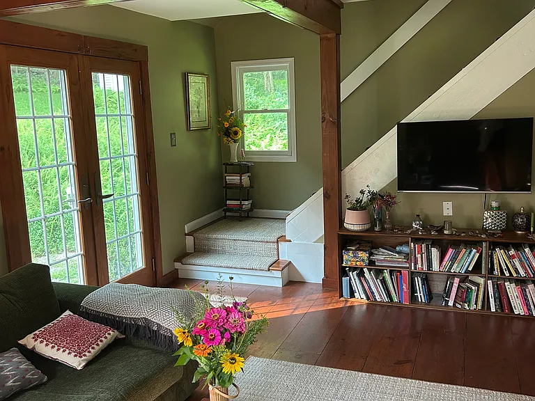 291 W Valley Brook Rd — Photo 2