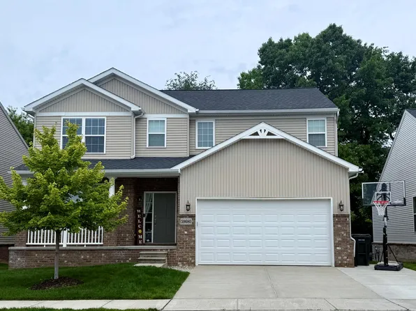 59680 Twin Pines Dr, New Hudson, MI 48165