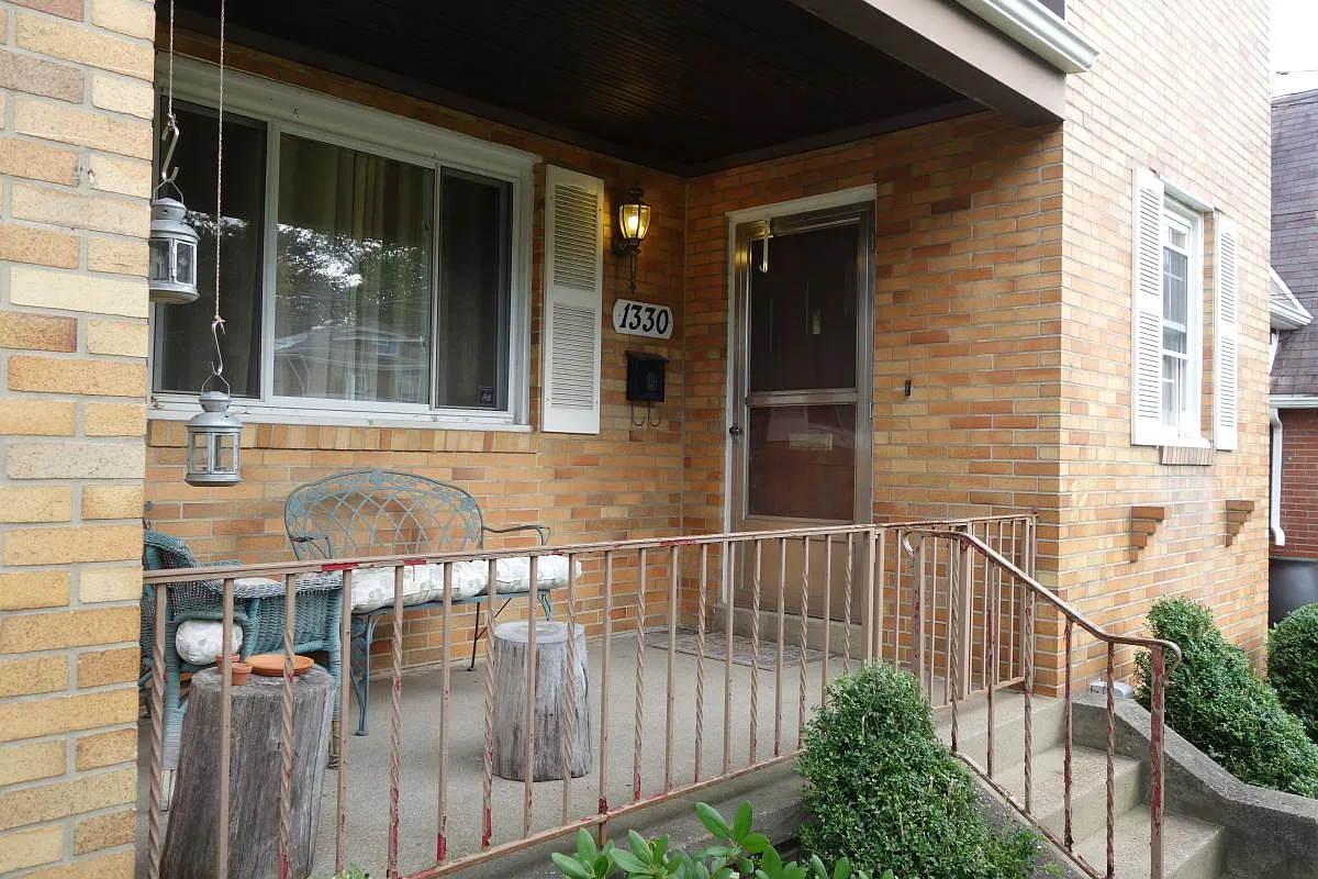 1330 Hawthorne St photo 1