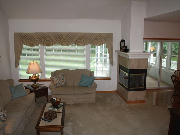 4th image of 31 Parkland Ct